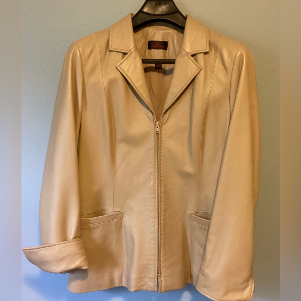 Danier leather jacket, light butterscotch size L - Picture 8 of 10
